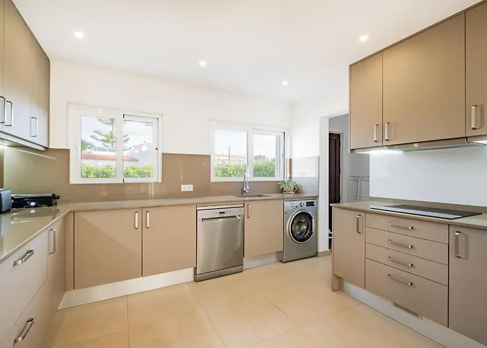 Branca - Dos Salgados * Guia (Faro)