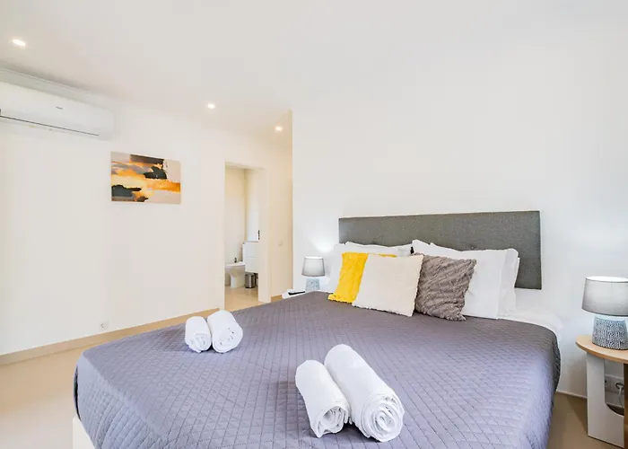 Branca - Dos Salgados * Guia (Faro)