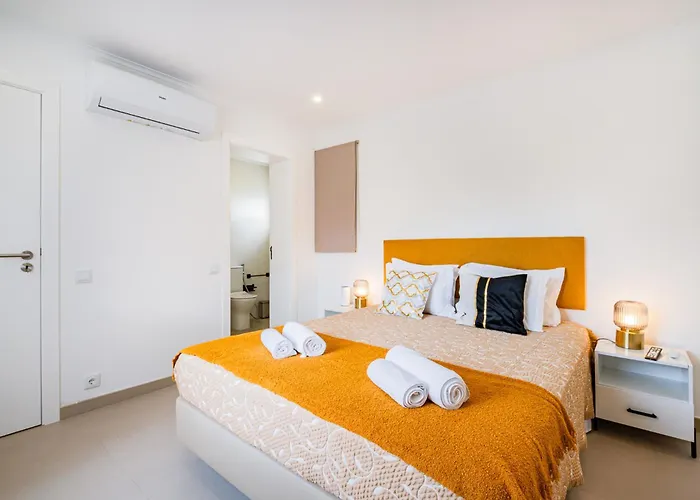 Branca - Dos Salgados * Guia (Faro)