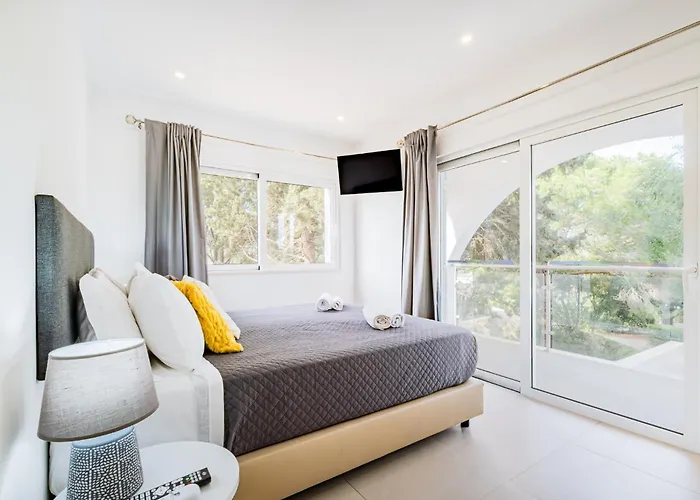 Branca - Dos Salgados * Guia (Faro)