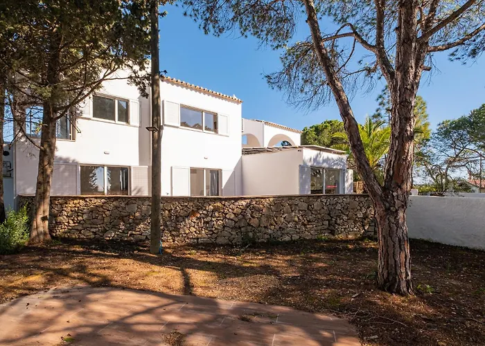 Branca - Dos Salgados Villa Guia (Faro)